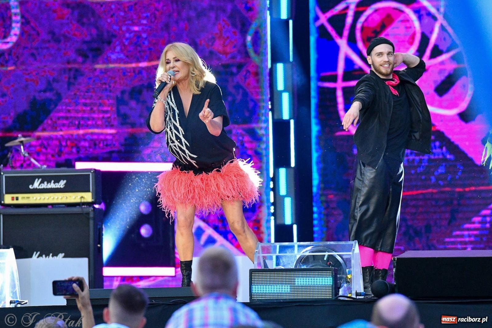 Zdjęcie w galerii na portalu naszraciborz.pl: Wielkie show Telewizji Polskiej w Raciborzu. Te gwiazdy rozgrzały publiczność wiadomości z regionu
