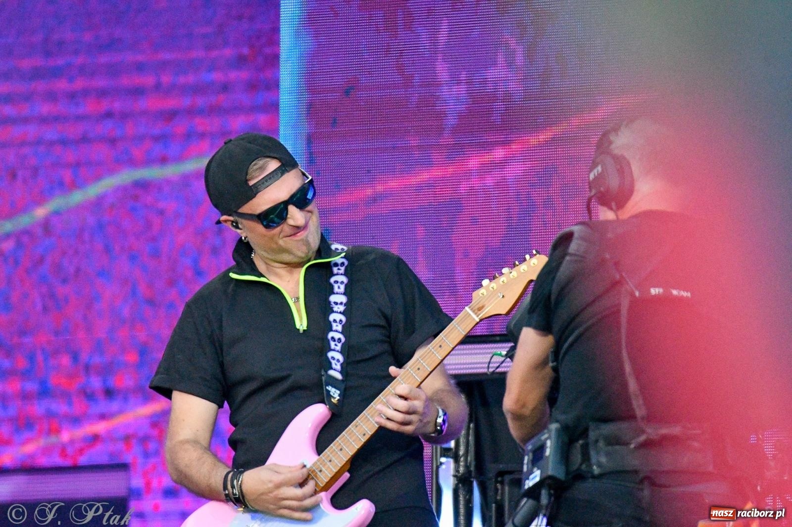 Zdjęcie w galerii na portalu naszraciborz.pl: Wielkie show Telewizji Polskiej w Raciborzu. Te gwiazdy rozgrzały publiczność wiadomości z regionu