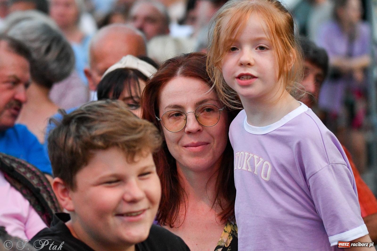 Zdjęcie w galerii na portalu naszraciborz.pl: Wielkie show Telewizji Polskiej w Raciborzu. Te gwiazdy rozgrzały publiczność wiadomości z regionu