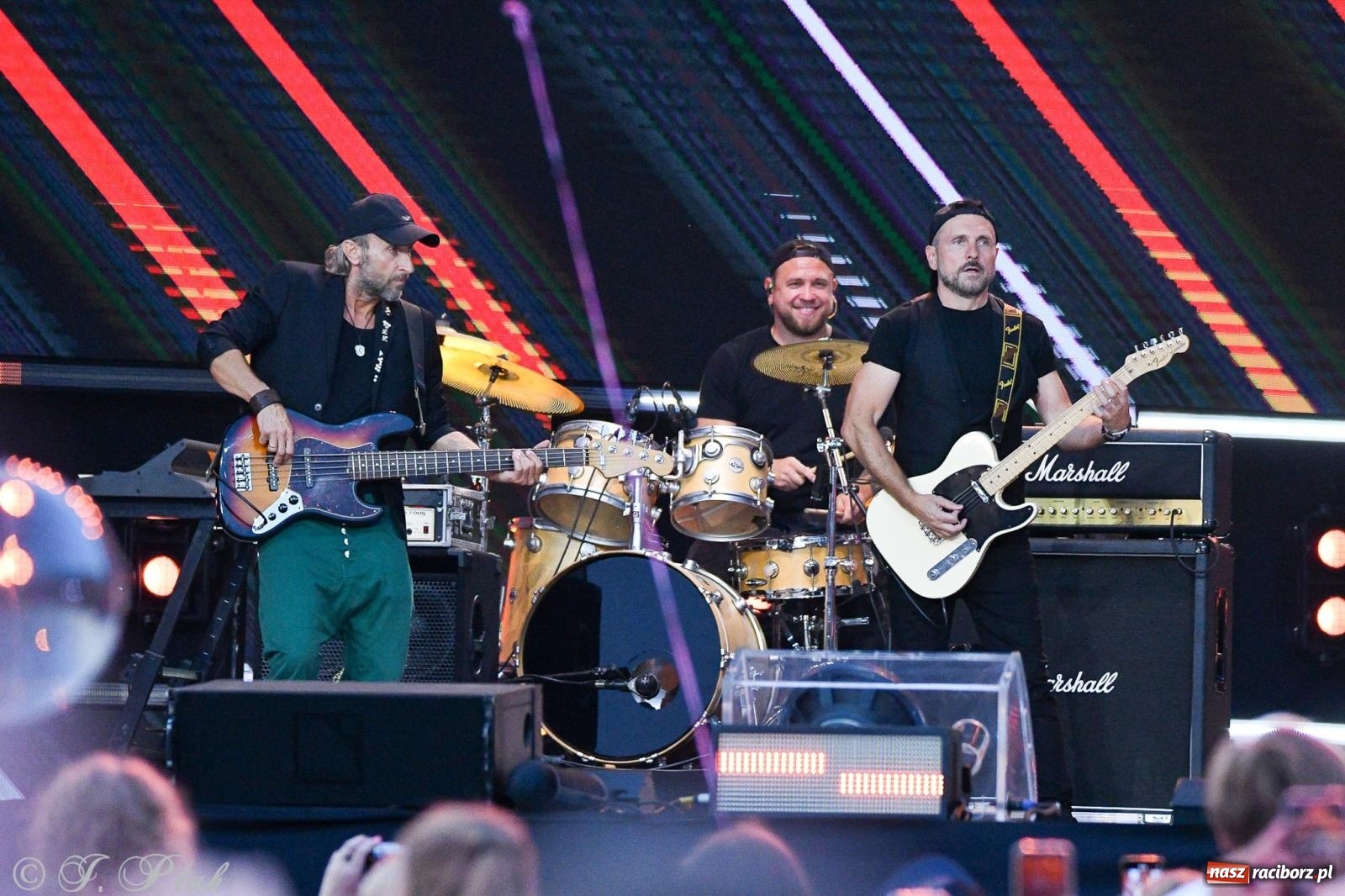 Zdjęcie w galerii na portalu naszraciborz.pl: Wielkie show Telewizji Polskiej w Raciborzu. Te gwiazdy rozgrzały publiczność wiadomości z regionu