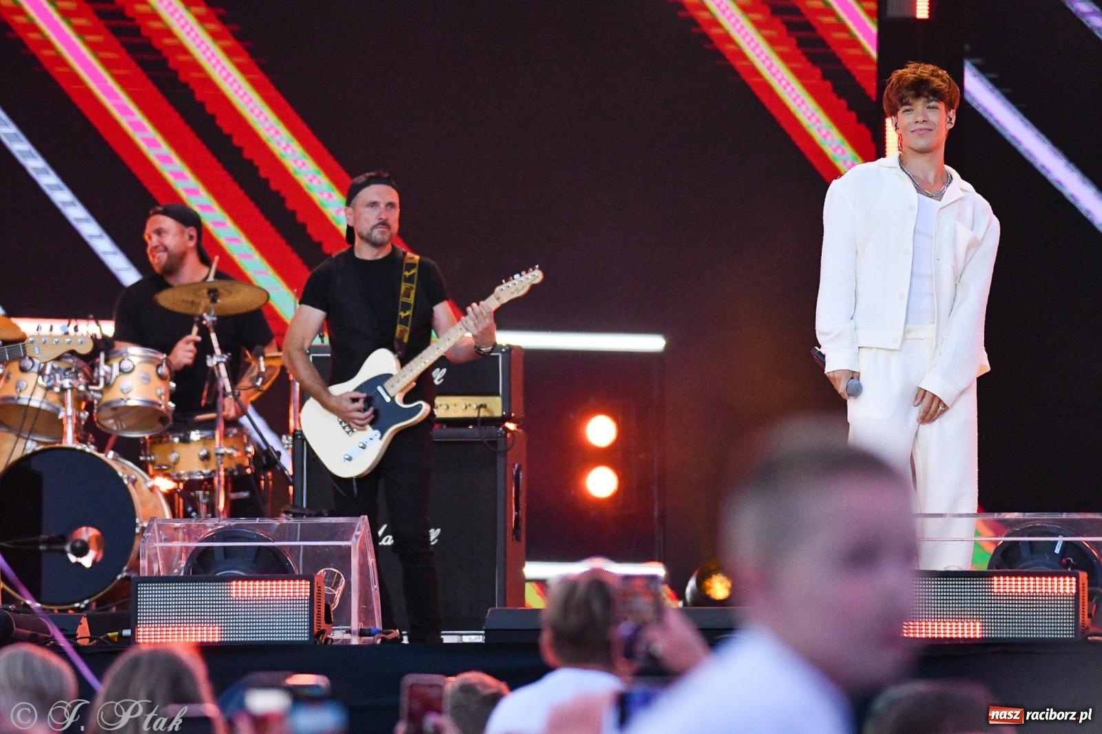 Zdjęcie w galerii na portalu naszraciborz.pl: Wielkie show Telewizji Polskiej w Raciborzu. Te gwiazdy rozgrzały publiczność wiadomości z regionu