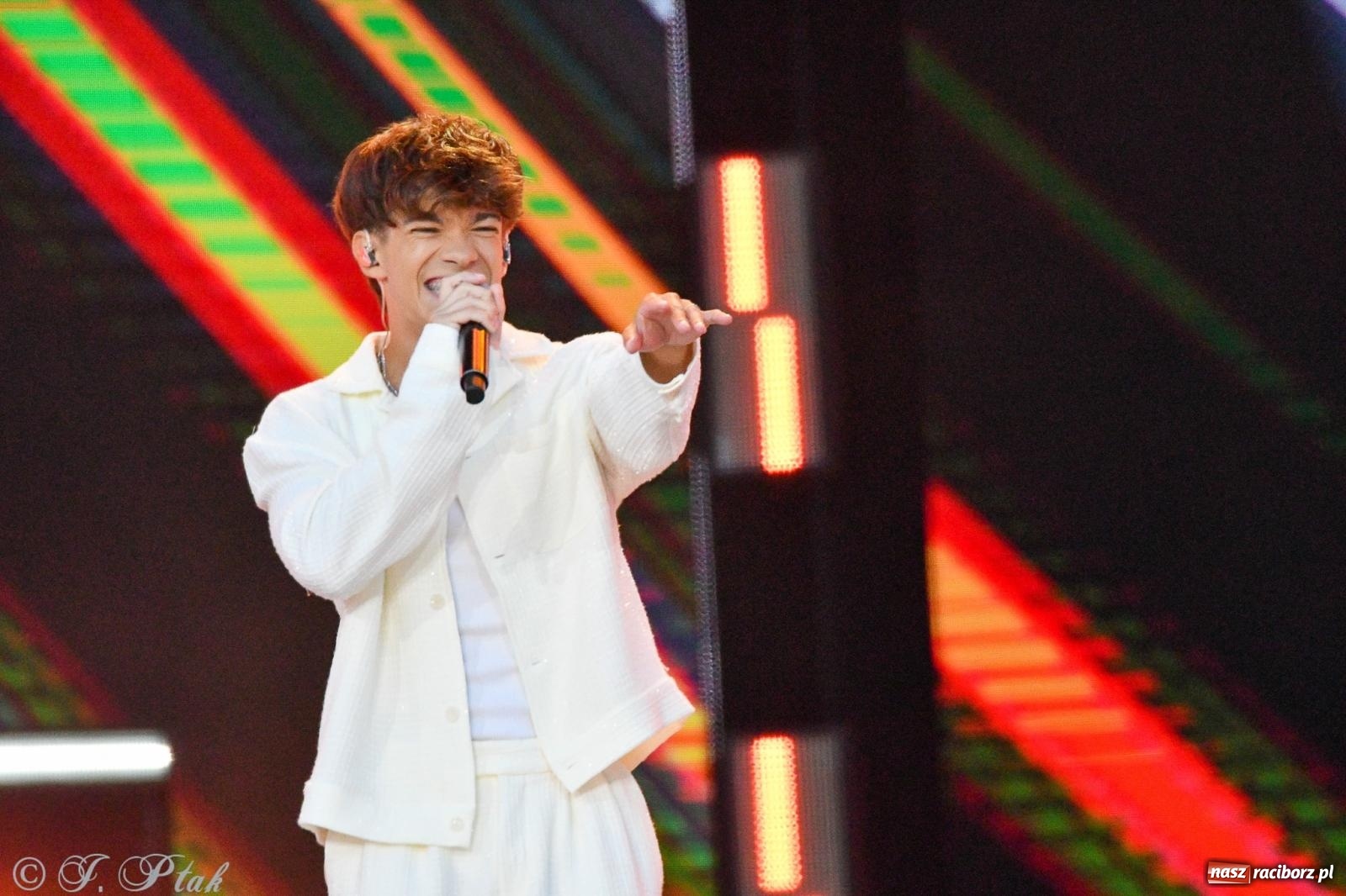 Zdjęcie w galerii na portalu naszraciborz.pl: Wielkie show Telewizji Polskiej w Raciborzu. Te gwiazdy rozgrzały publiczność wiadomości z regionu