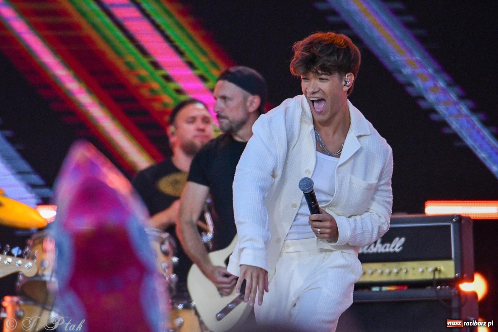 Zdjęcie w galerii na portalu naszraciborz.pl: Wielkie show Telewizji Polskiej w Raciborzu. Te gwiazdy rozgrzały publiczność wiadomości z regionu