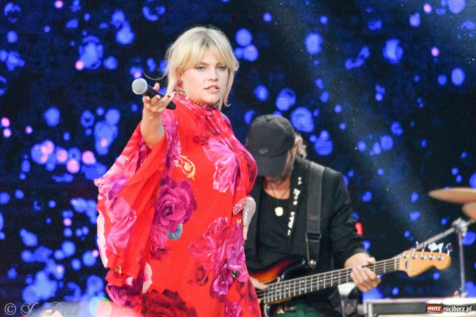 Zdjęcie w galerii na portalu naszraciborz.pl: Wielkie show Telewizji Polskiej w Raciborzu. Te gwiazdy rozgrzały publiczność wiadomości z regionu