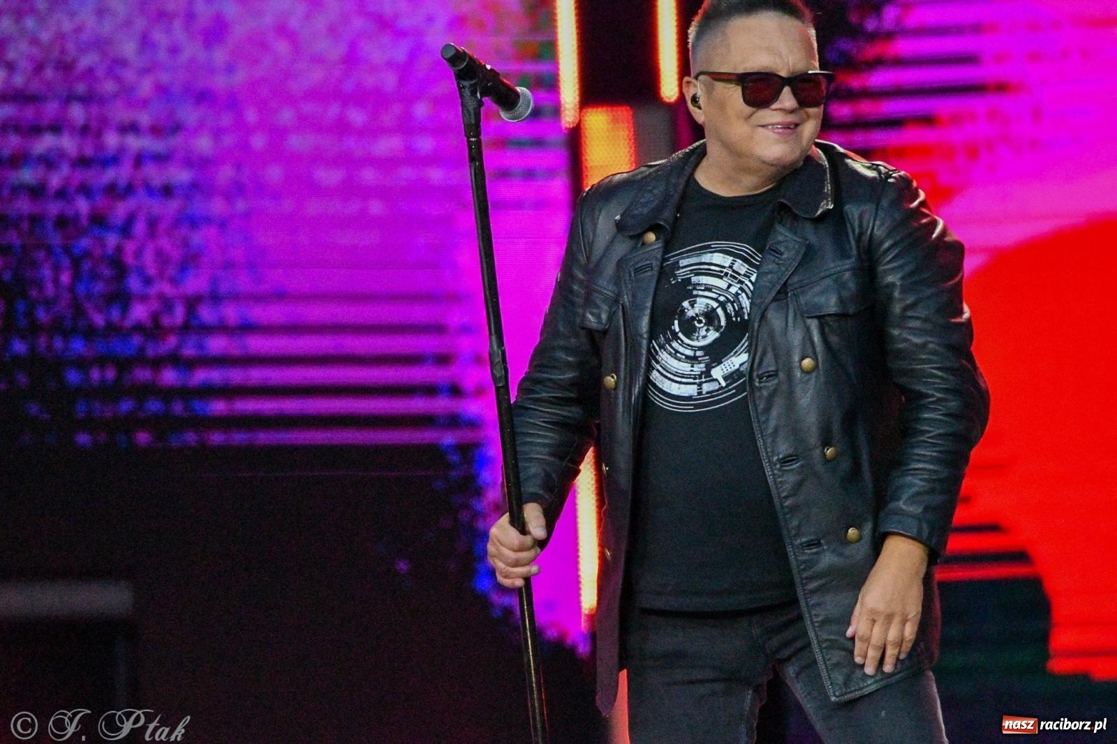 Zdjęcie w galerii na portalu naszraciborz.pl: Wielkie show Telewizji Polskiej w Raciborzu. Te gwiazdy rozgrzały publiczność wiadomości z regionu