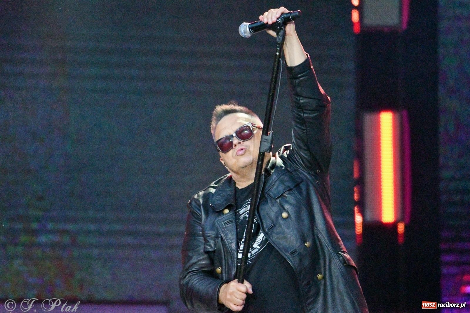 Zdjęcie w galerii na portalu naszraciborz.pl: Wielkie show Telewizji Polskiej w Raciborzu. Te gwiazdy rozgrzały publiczność wiadomości z regionu