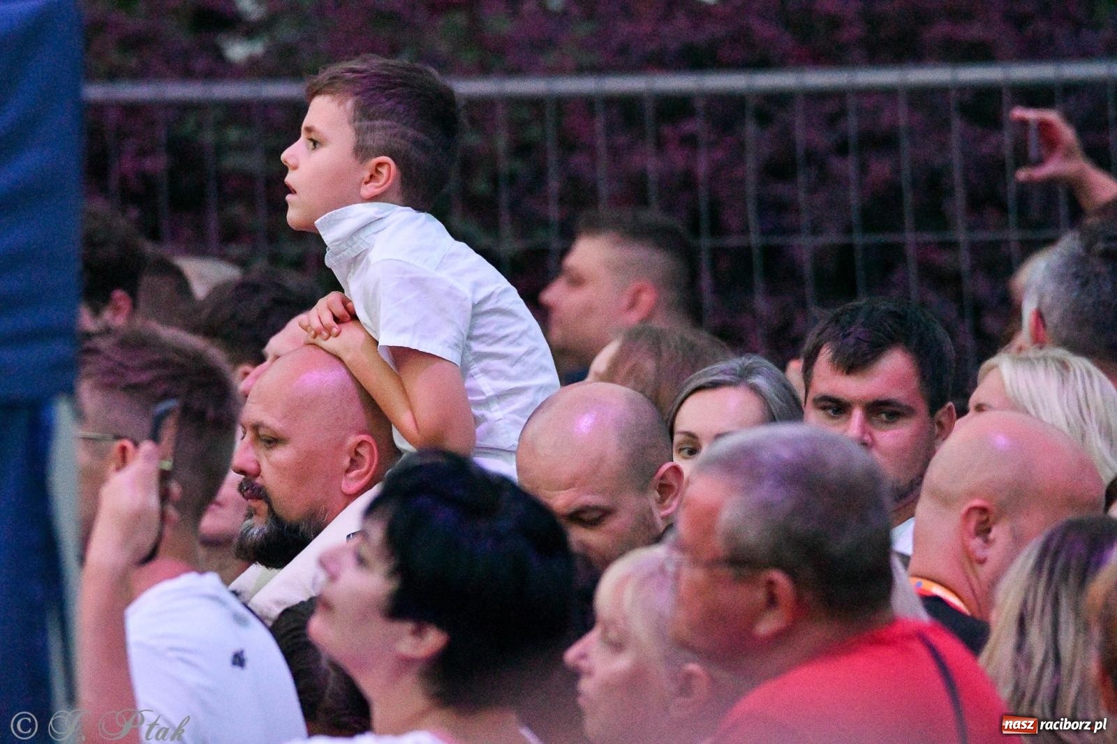 Zdjęcie w galerii na portalu naszraciborz.pl: Wielkie show Telewizji Polskiej w Raciborzu. Te gwiazdy rozgrzały publiczność wiadomości z regionu
