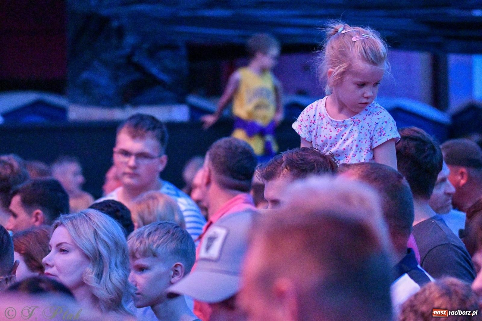 Zdjęcie w galerii na portalu naszraciborz.pl: Wielkie show Telewizji Polskiej w Raciborzu. Te gwiazdy rozgrzały publiczność wiadomości z regionu