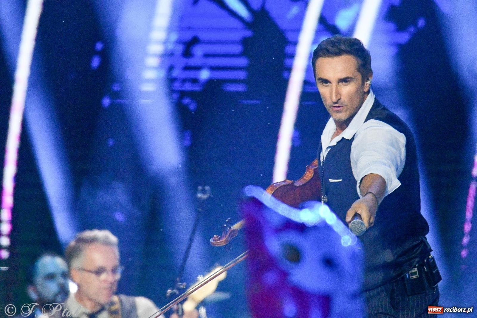 Zdjęcie w galerii na portalu naszraciborz.pl: Wielkie show Telewizji Polskiej w Raciborzu. Te gwiazdy rozgrzały publiczność wiadomości z regionu