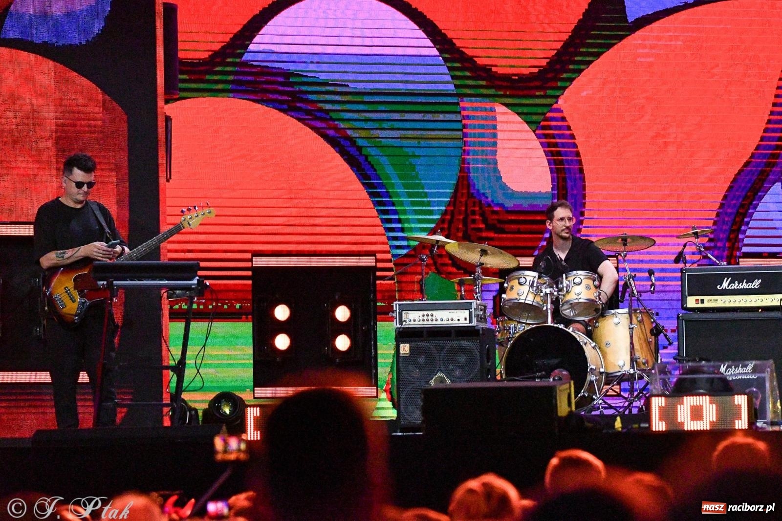 Zdjęcie w galerii na portalu naszraciborz.pl: Wielkie show Telewizji Polskiej w Raciborzu. Te gwiazdy rozgrzały publiczność wiadomości z regionu