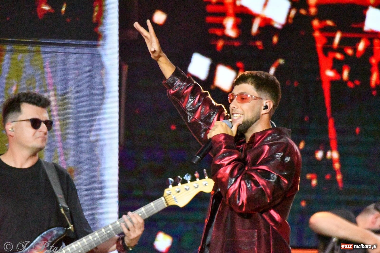 Zdjęcie w galerii na portalu naszraciborz.pl: Wielkie show Telewizji Polskiej w Raciborzu. Te gwiazdy rozgrzały publiczność wiadomości z regionu