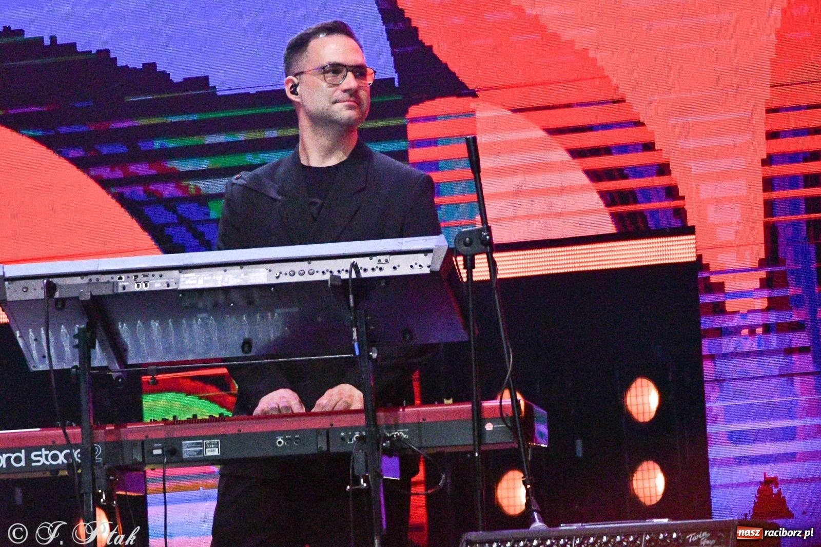 Zdjęcie w galerii na portalu naszraciborz.pl: Wielkie show Telewizji Polskiej w Raciborzu. Te gwiazdy rozgrzały publiczność wiadomości z regionu