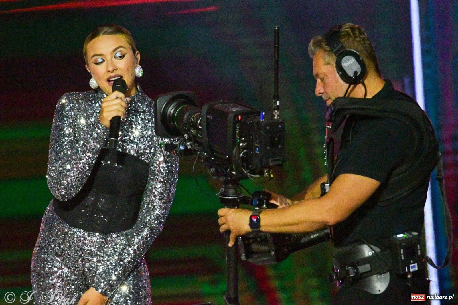 Zdjęcie w galerii na portalu naszraciborz.pl: Wielkie show Telewizji Polskiej w Raciborzu. Te gwiazdy rozgrzały publiczność wiadomości z regionu