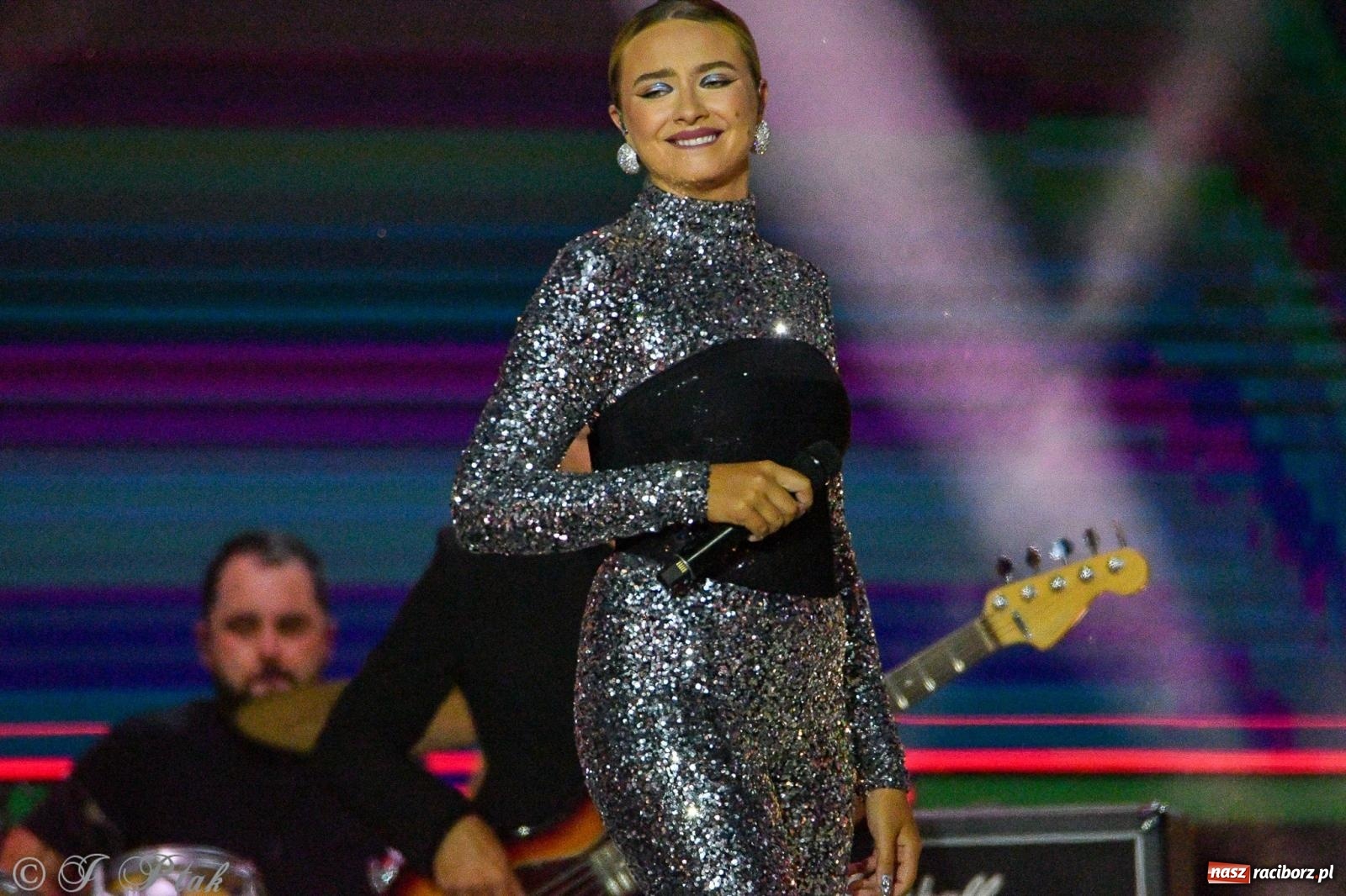 Zdjęcie w galerii na portalu naszraciborz.pl: Wielkie show Telewizji Polskiej w Raciborzu. Te gwiazdy rozgrzały publiczność wiadomości z regionu