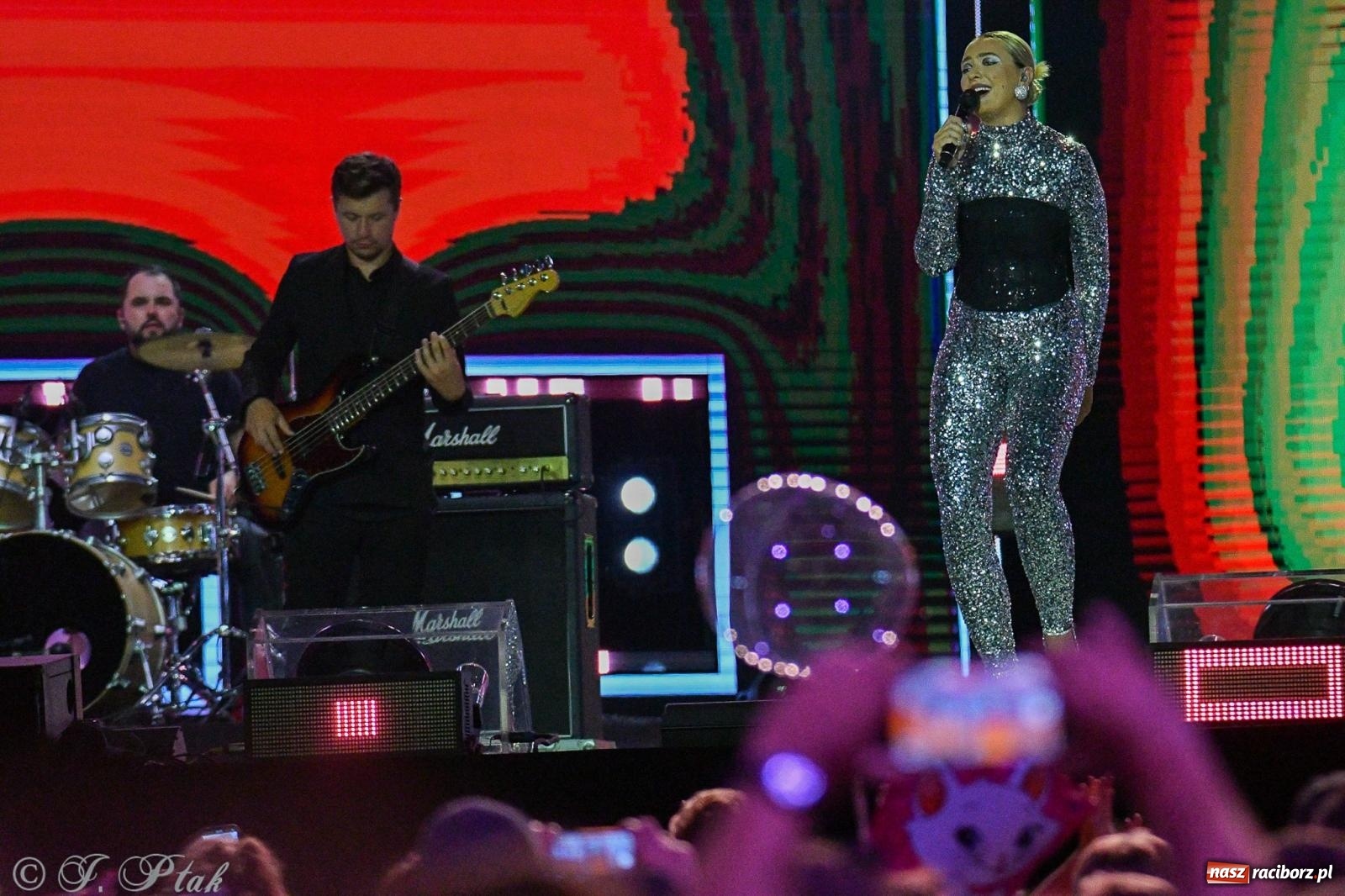 Zdjęcie w galerii na portalu naszraciborz.pl: Wielkie show Telewizji Polskiej w Raciborzu. Te gwiazdy rozgrzały publiczność wiadomości z regionu