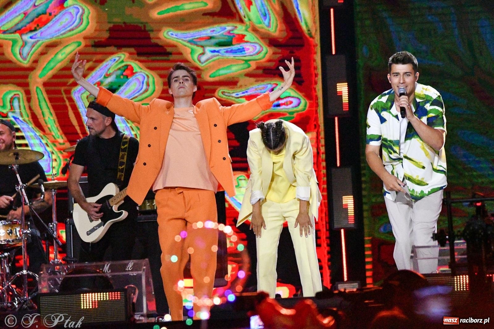 Zdjęcie w galerii na portalu naszraciborz.pl: Wielkie show Telewizji Polskiej w Raciborzu. Te gwiazdy rozgrzały publiczność wiadomości z regionu