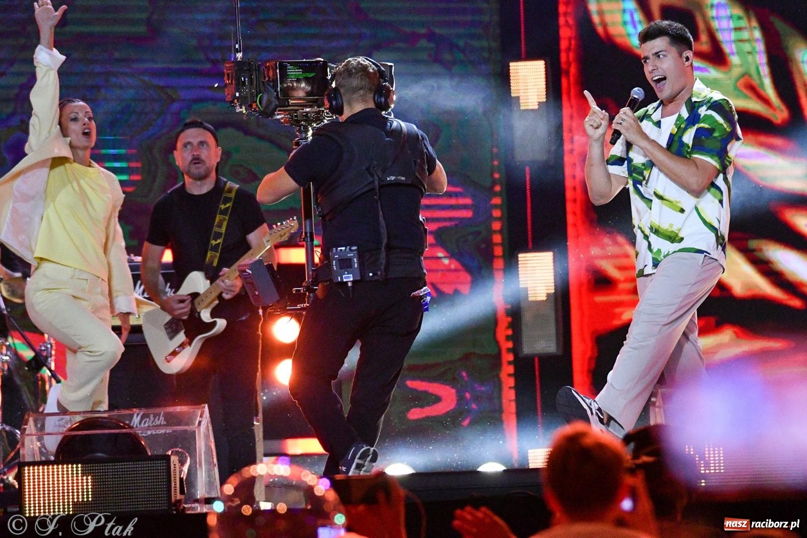 Zdjęcie w galerii na portalu naszraciborz.pl: Wielkie show Telewizji Polskiej w Raciborzu. Te gwiazdy rozgrzały publiczność wiadomości z regionu