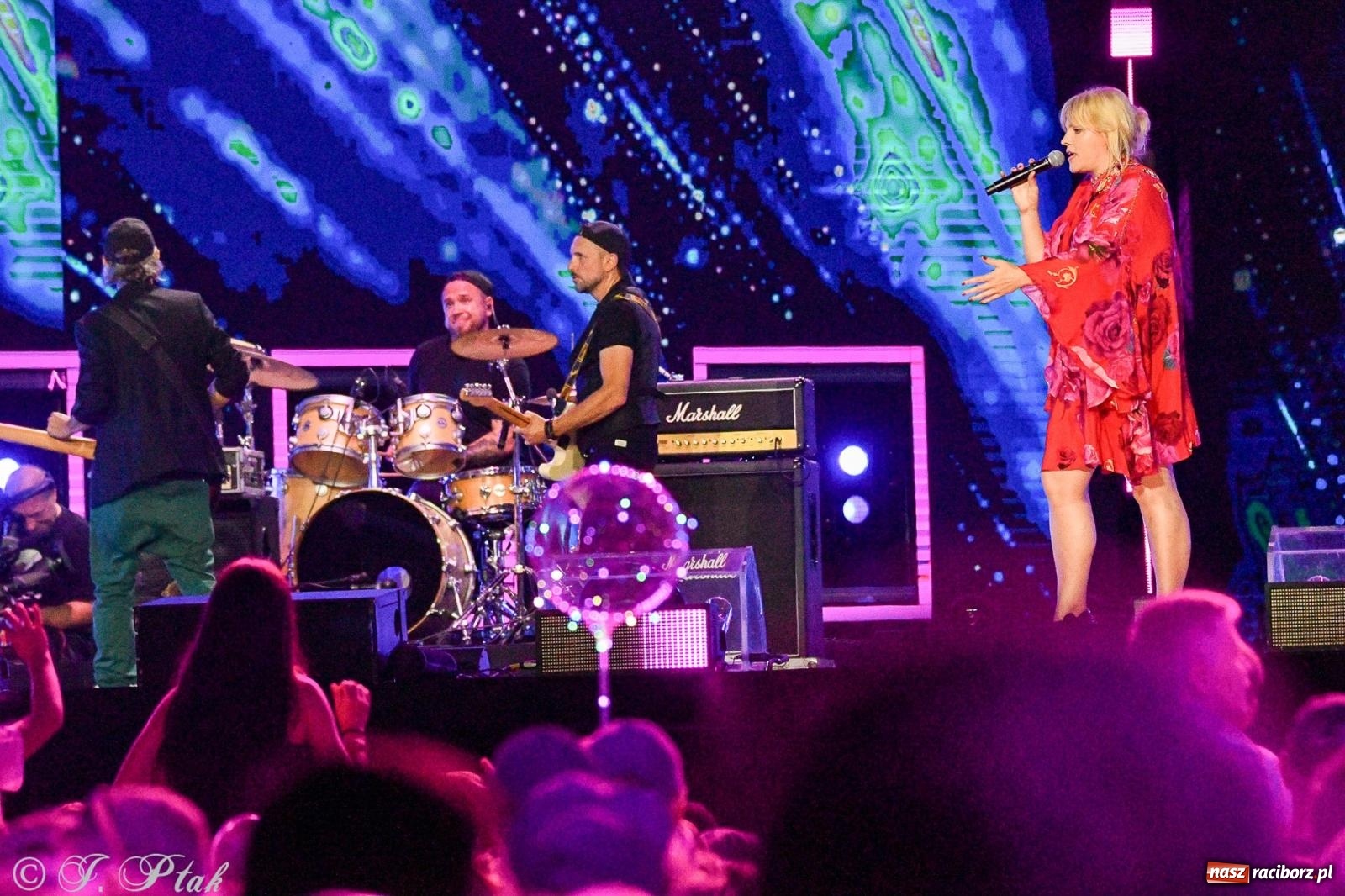 Zdjęcie w galerii na portalu naszraciborz.pl: Wielkie show Telewizji Polskiej w Raciborzu. Te gwiazdy rozgrzały publiczność wiadomości z regionu