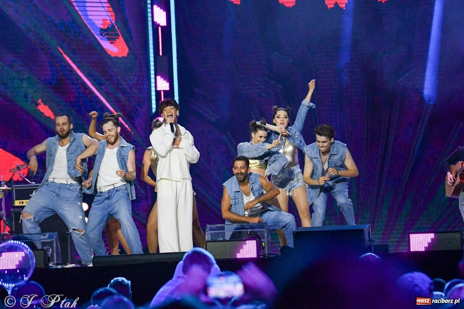 Zdjęcie w galerii na portalu naszraciborz.pl: Wielkie show Telewizji Polskiej w Raciborzu. Te gwiazdy rozgrzały publiczność wiadomości z regionu