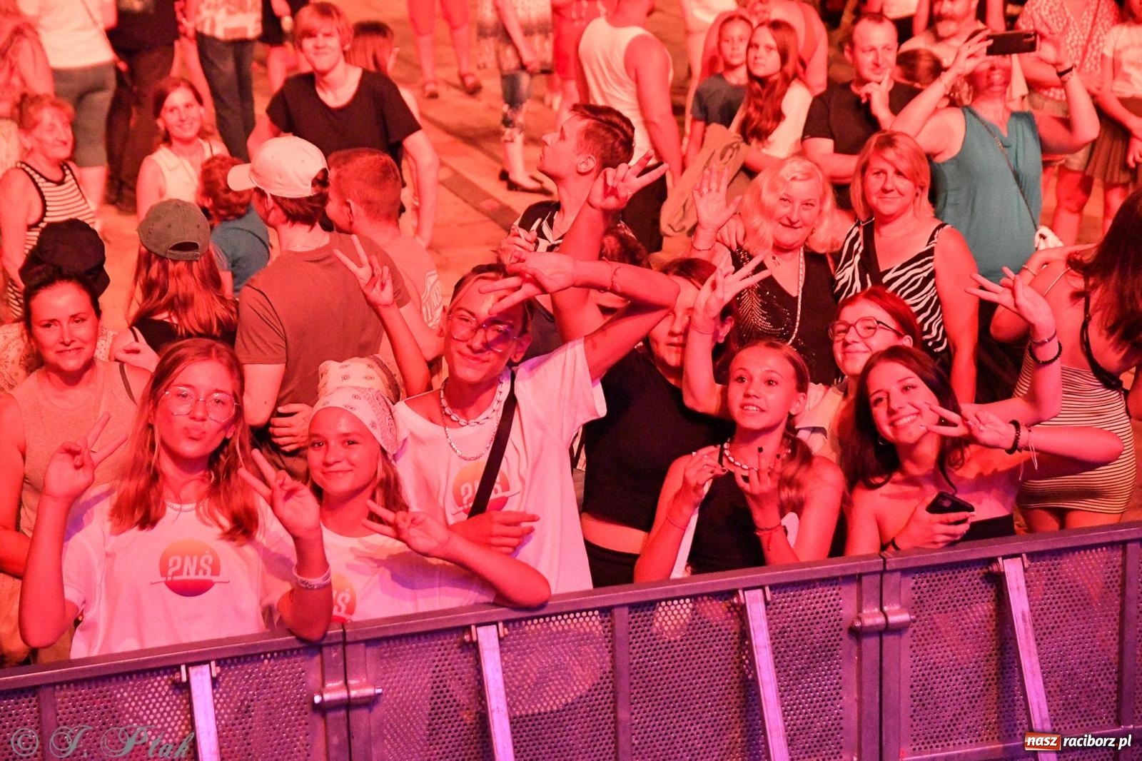 Zdjęcie w galerii na portalu naszraciborz.pl: Wielkie show Telewizji Polskiej w Raciborzu. Te gwiazdy rozgrzały publiczność wiadomości z regionu