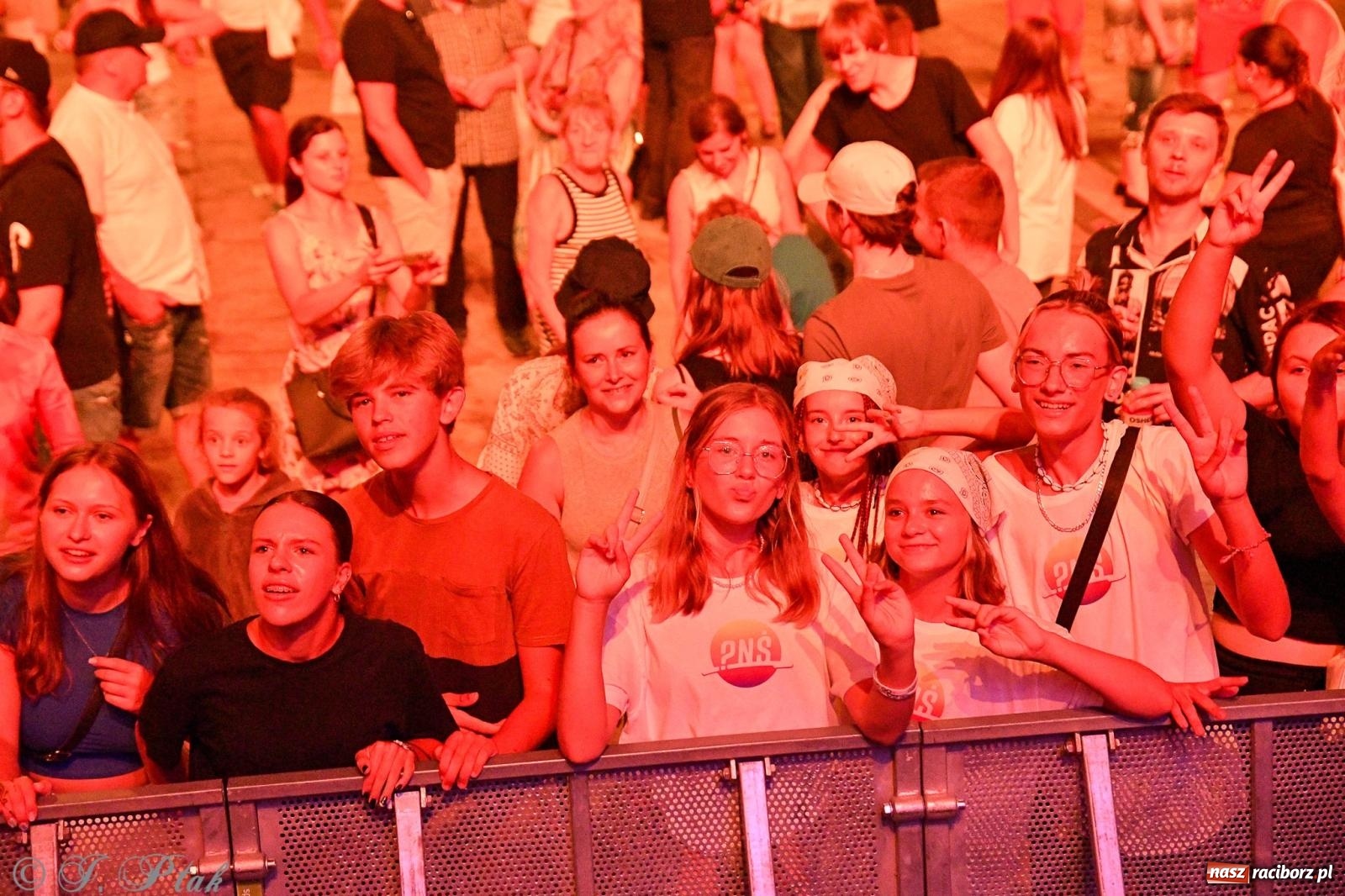 Zdjęcie w galerii na portalu naszraciborz.pl: Wielkie show Telewizji Polskiej w Raciborzu. Te gwiazdy rozgrzały publiczność wiadomości z regionu