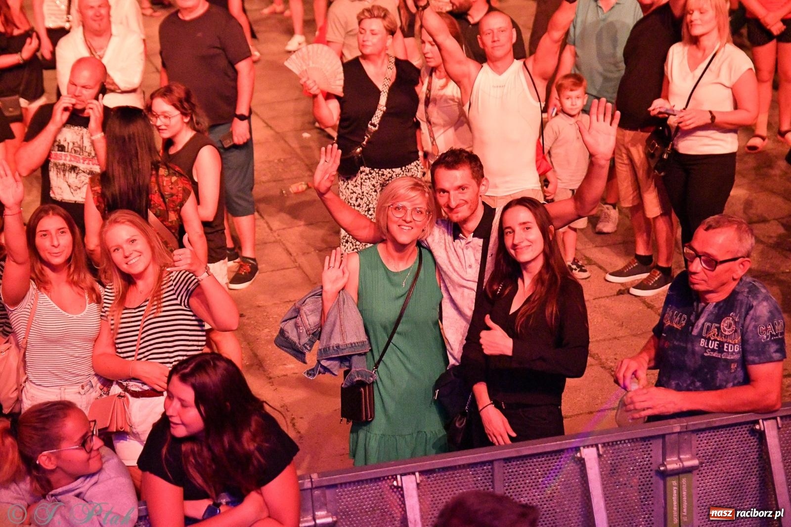 Zdjęcie w galerii na portalu naszraciborz.pl: Wielkie show Telewizji Polskiej w Raciborzu. Te gwiazdy rozgrzały publiczność wiadomości z regionu