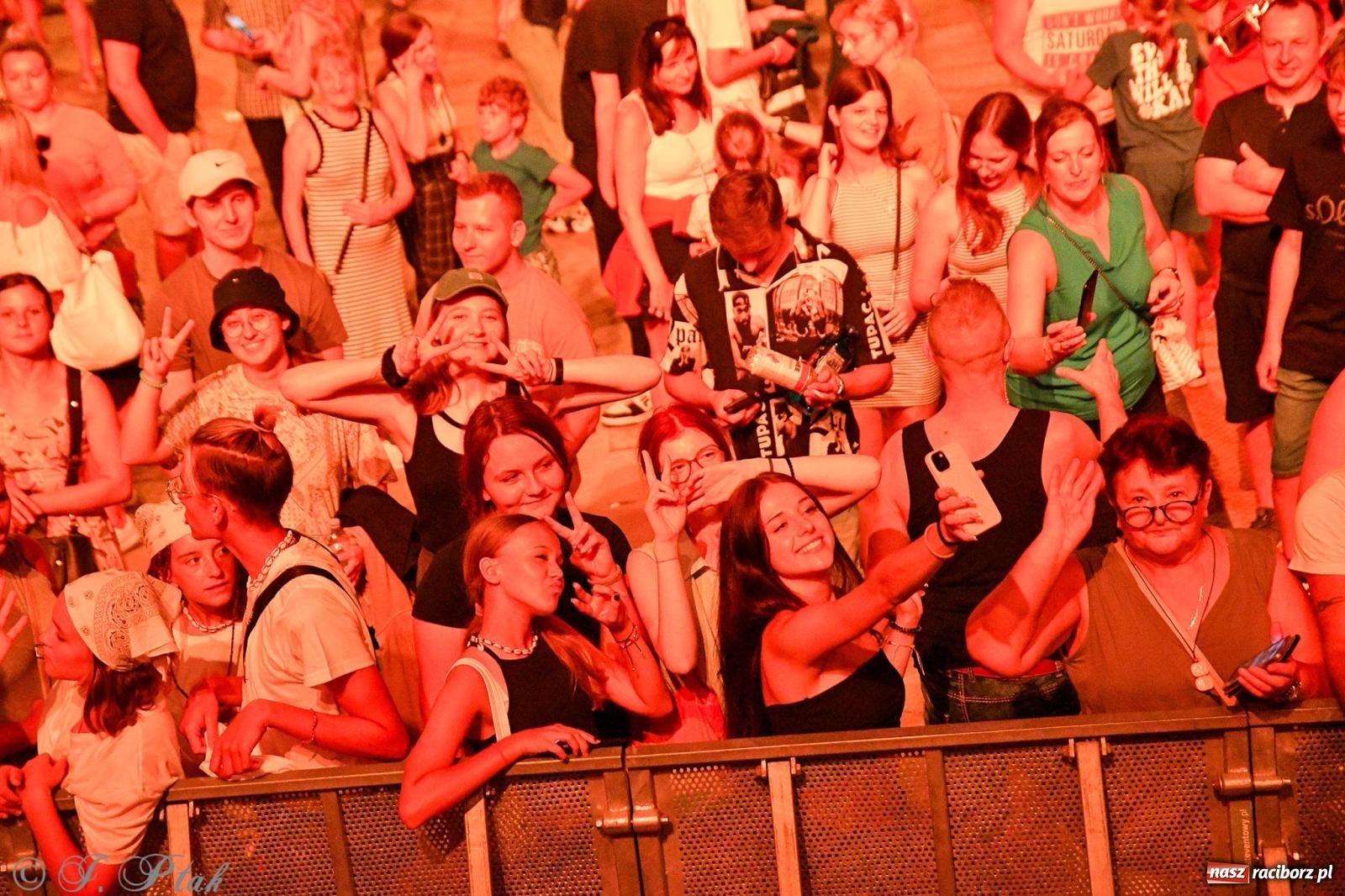 Zdjęcie w galerii na portalu naszraciborz.pl: Wielkie show Telewizji Polskiej w Raciborzu. Te gwiazdy rozgrzały publiczność wiadomości z regionu