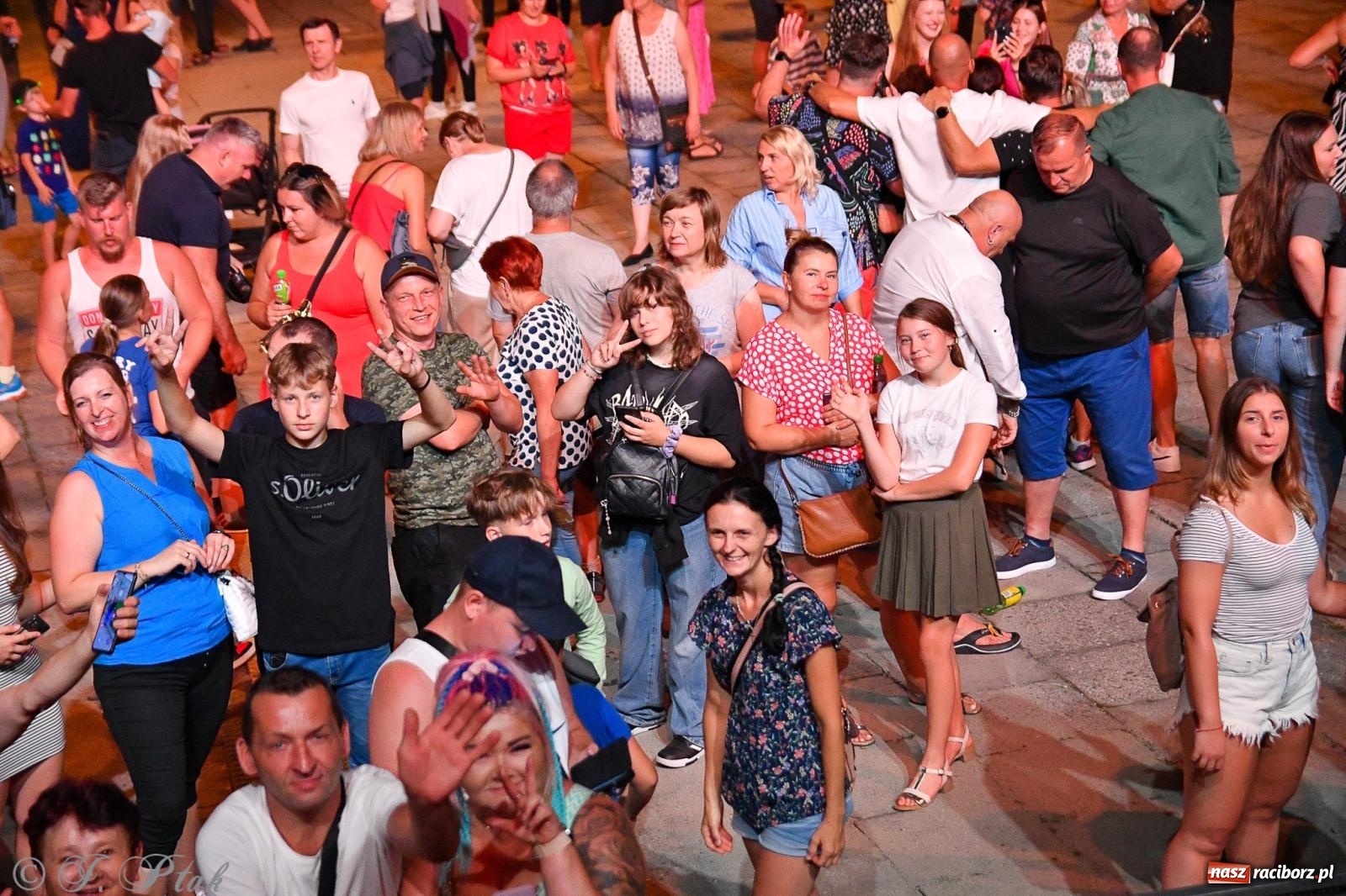 Zdjęcie w galerii na portalu naszraciborz.pl: Wielkie show Telewizji Polskiej w Raciborzu. Te gwiazdy rozgrzały publiczność wiadomości z regionu