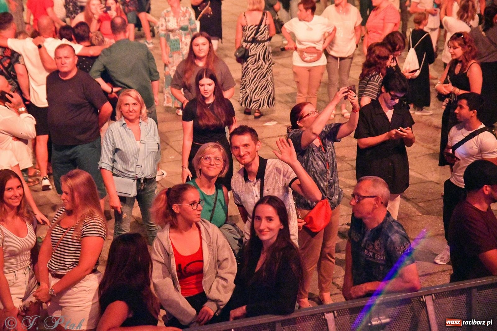 Zdjęcie w galerii na portalu naszraciborz.pl: Wielkie show Telewizji Polskiej w Raciborzu. Te gwiazdy rozgrzały publiczność wiadomości z regionu