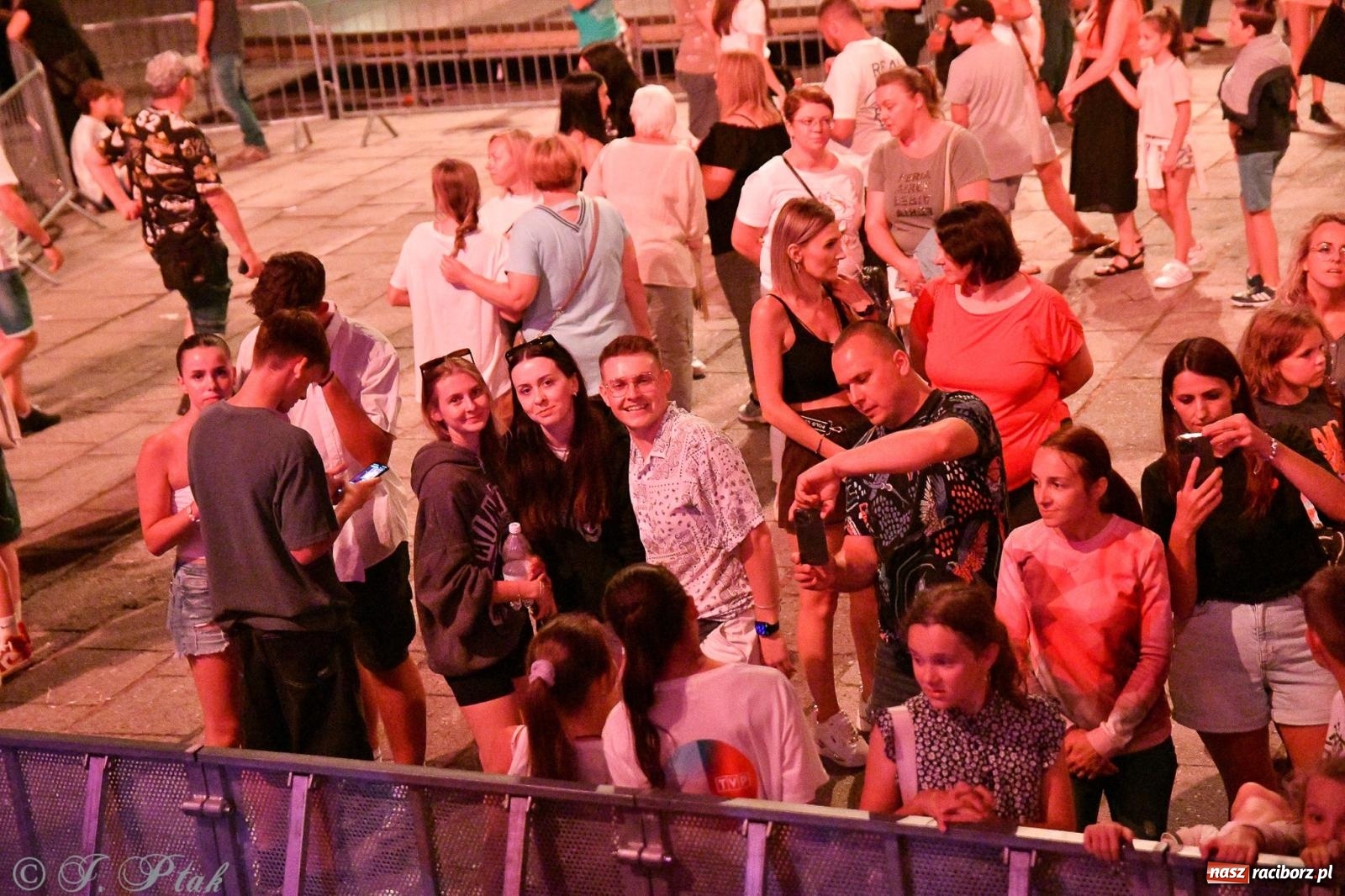 Zdjęcie w galerii na portalu naszraciborz.pl: Wielkie show Telewizji Polskiej w Raciborzu. Te gwiazdy rozgrzały publiczność wiadomości z regionu