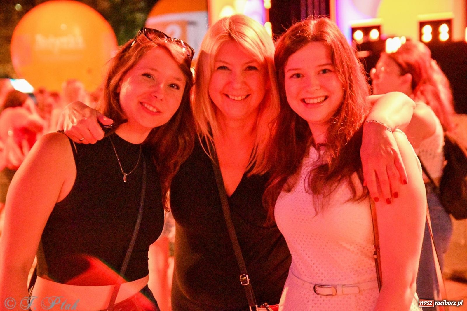 Zdjęcie w galerii na portalu naszraciborz.pl: Wielkie show Telewizji Polskiej w Raciborzu. Te gwiazdy rozgrzały publiczność wiadomości z regionu