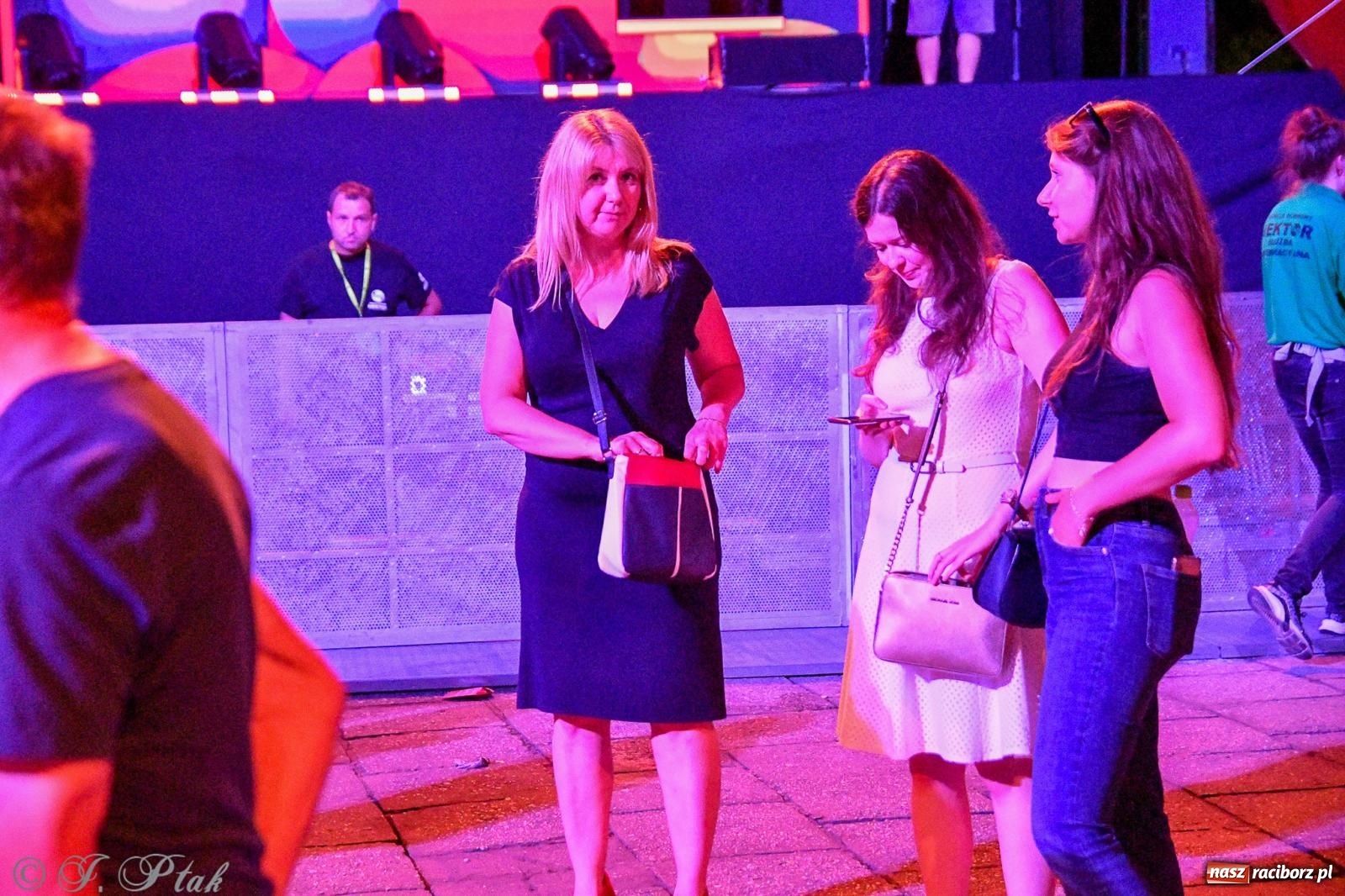 Zdjęcie w galerii na portalu naszraciborz.pl: Wielkie show Telewizji Polskiej w Raciborzu. Te gwiazdy rozgrzały publiczność wiadomości z regionu