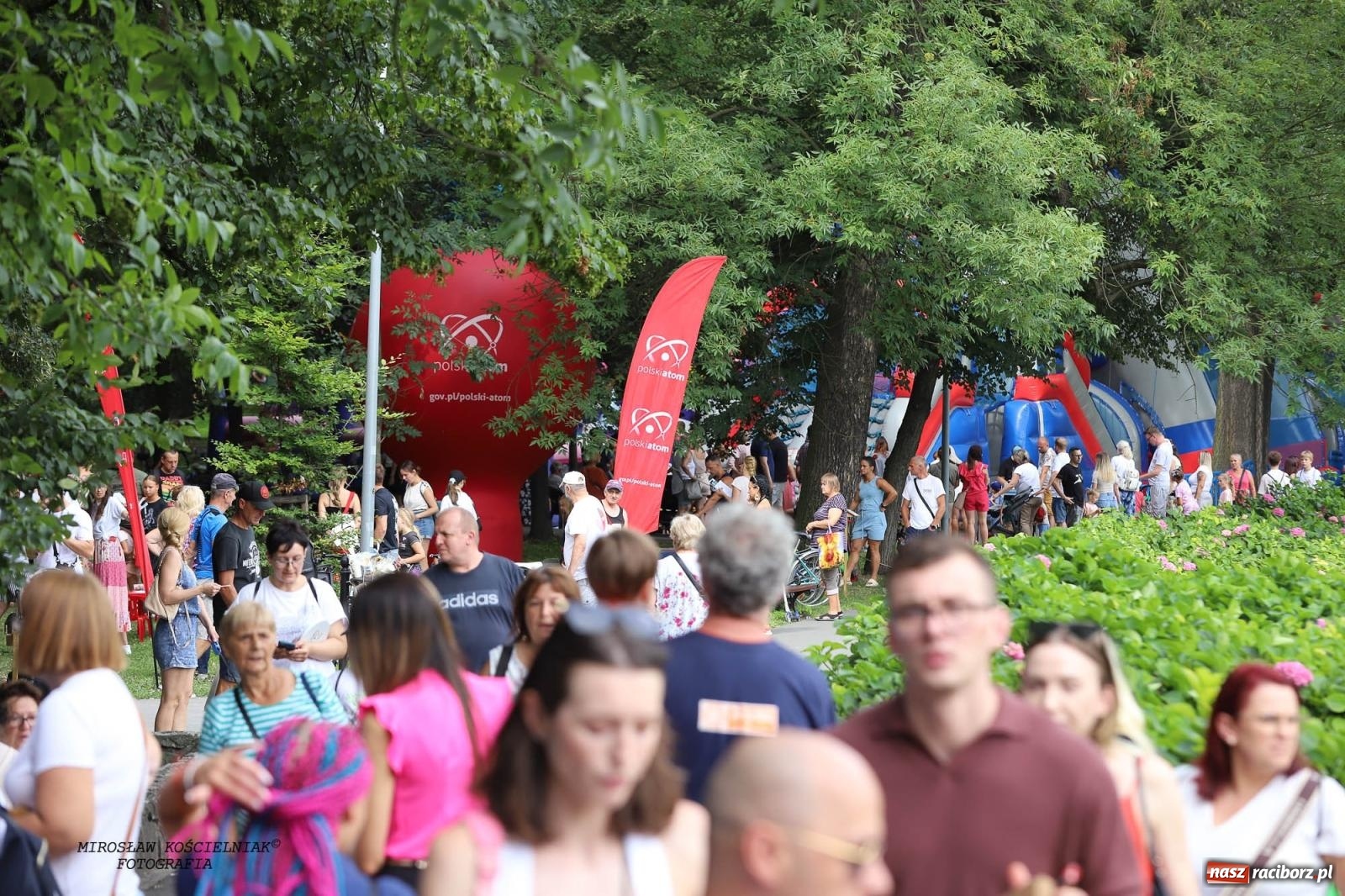 Zdjęcie w galerii na portalu naszraciborz.pl: Piknik Rodzinny Lato z Radiem w Parku im. Miasta Roth [FOTO] wiadomości z regionu