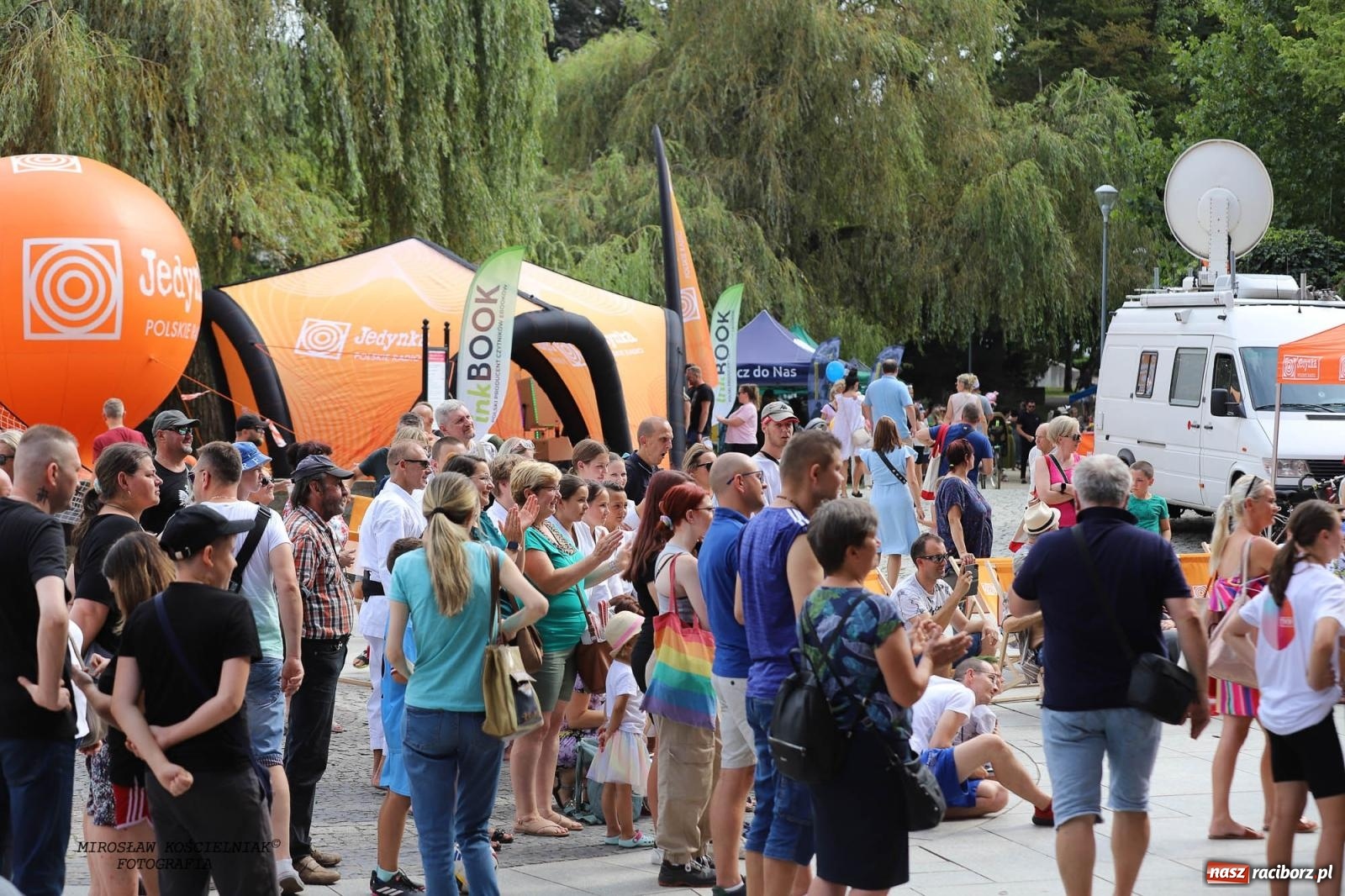 Zdjęcie w galerii na portalu naszraciborz.pl: Piknik Rodzinny Lato z Radiem w Parku im. Miasta Roth [FOTO] wiadomości z regionu