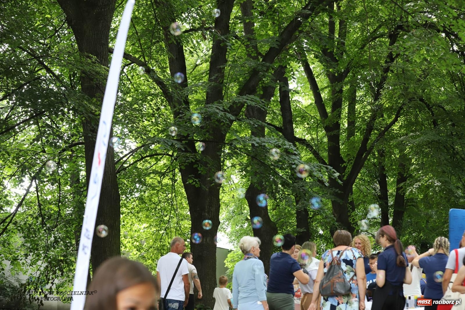 Zdjęcie w galerii na portalu naszraciborz.pl: Piknik Rodzinny Lato z Radiem w Parku im. Miasta Roth [FOTO] wiadomości z regionu