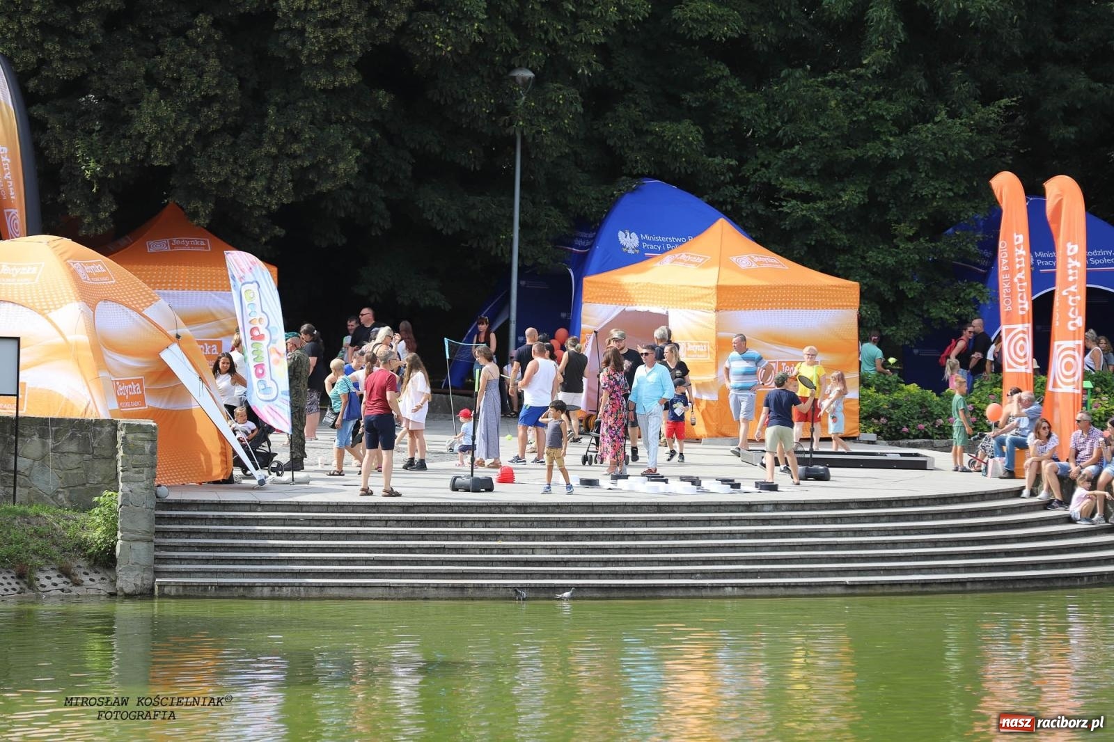 Zdjęcie w galerii na portalu naszraciborz.pl: Piknik Rodzinny Lato z Radiem w Parku im. Miasta Roth [FOTO] wiadomości z regionu