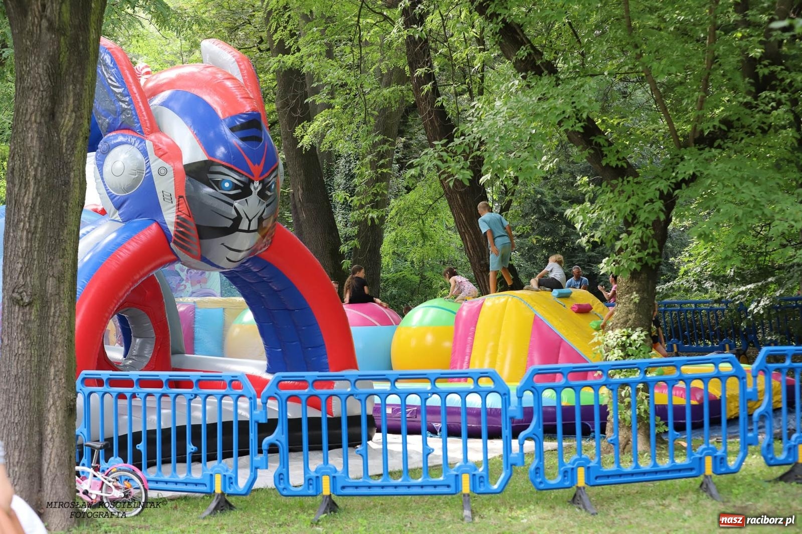 Zdjęcie w galerii na portalu naszraciborz.pl: Piknik Rodzinny Lato z Radiem w Parku im. Miasta Roth [FOTO] wiadomości z regionu