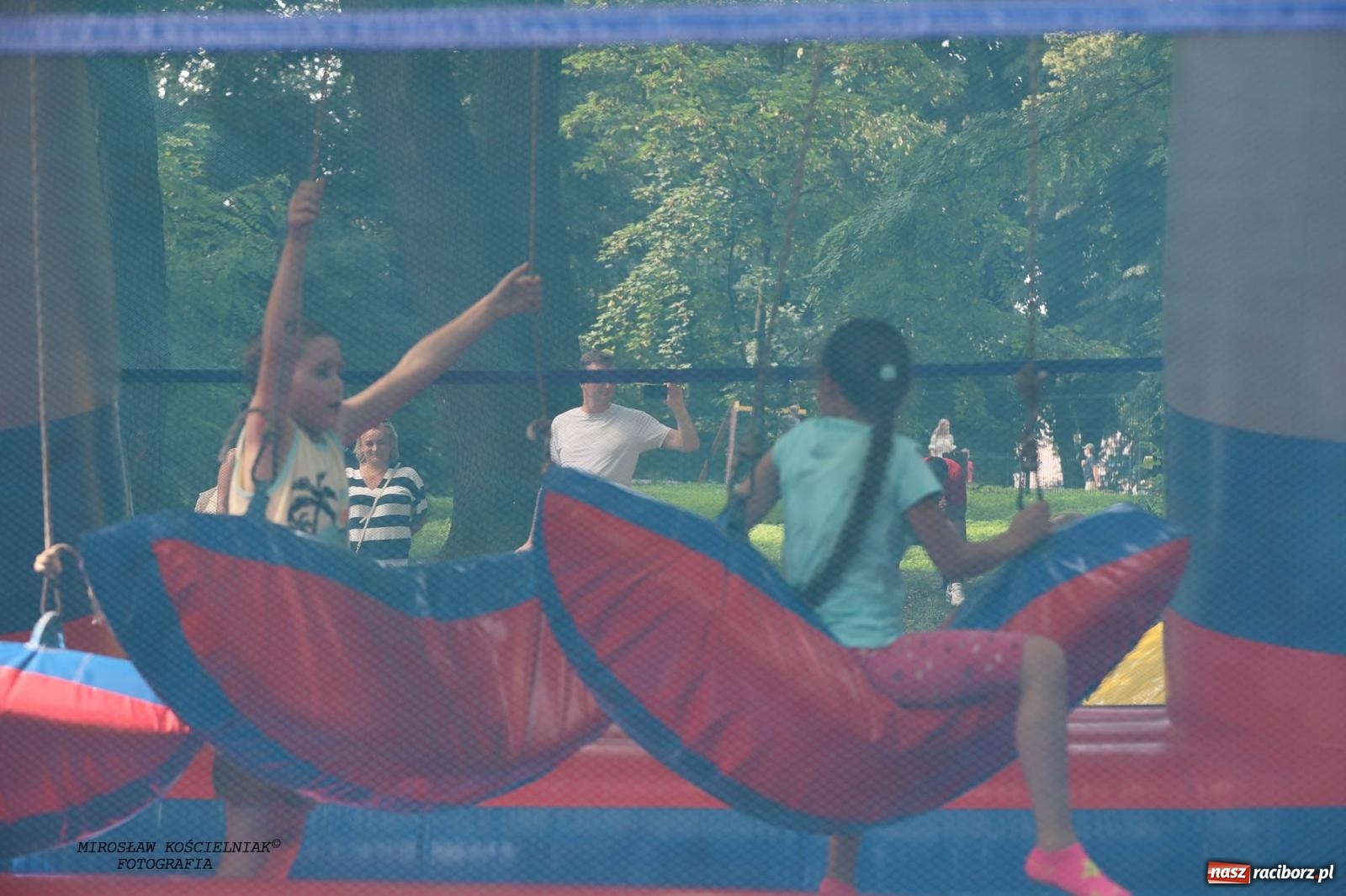 Zdjęcie w galerii na portalu naszraciborz.pl: Piknik Rodzinny Lato z Radiem w Parku im. Miasta Roth [FOTO] wiadomości z regionu