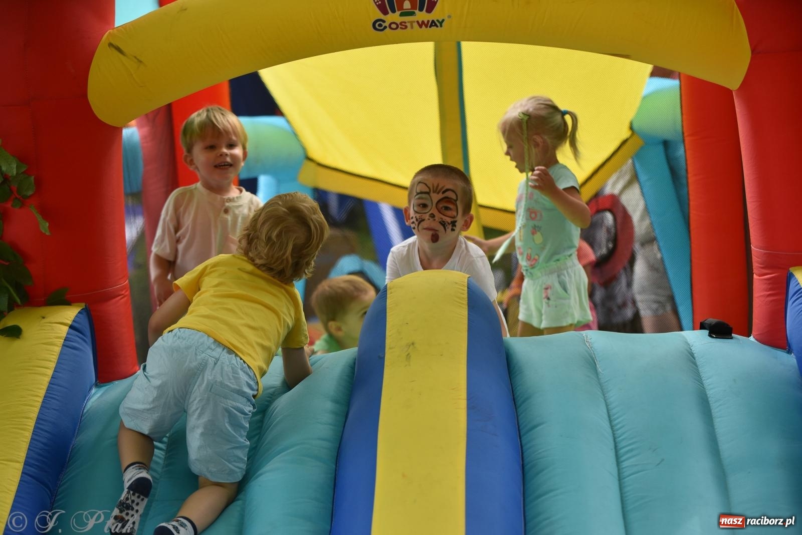 Zdjęcie w galerii na portalu naszraciborz.pl: Piknik Rodzinny Lato z Radiem w Parku im. Miasta Roth [FOTO] wiadomości z regionu