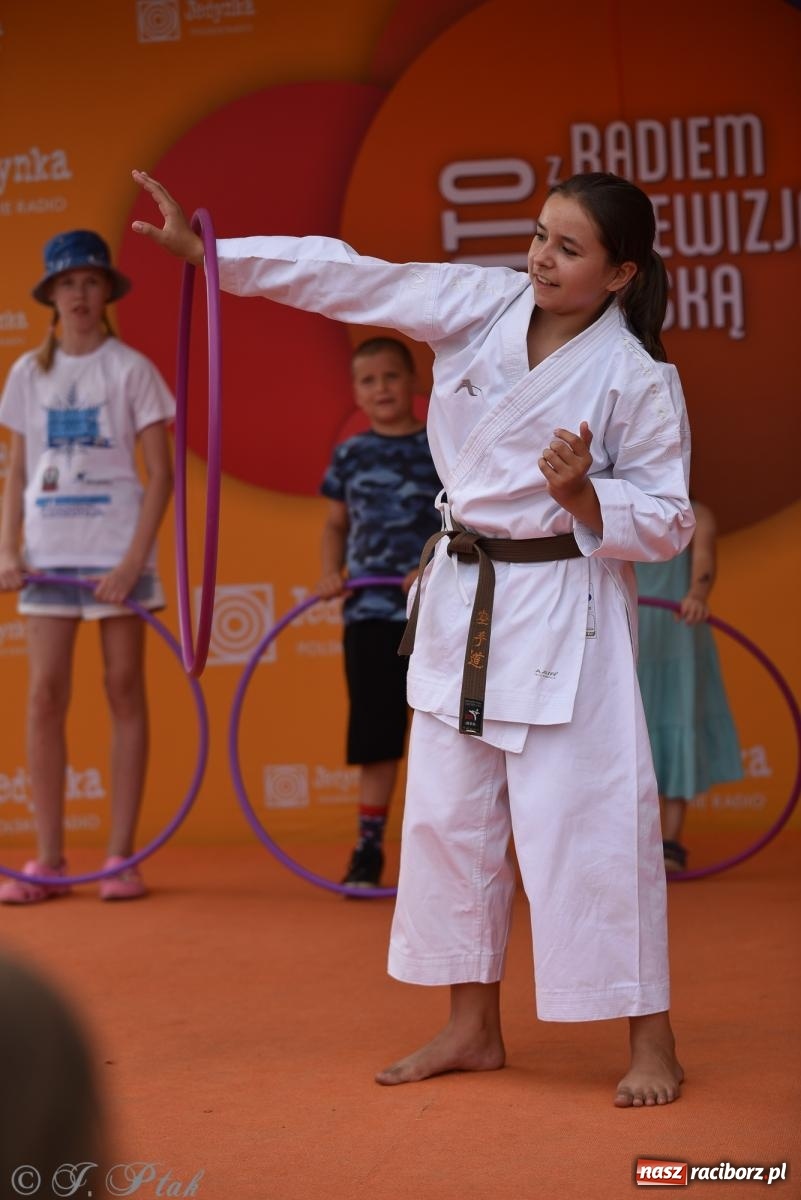 Zdjęcie w galerii na portalu naszraciborz.pl: Piknik Rodzinny Lato z Radiem w Parku im. Miasta Roth [FOTO] wiadomości z regionu