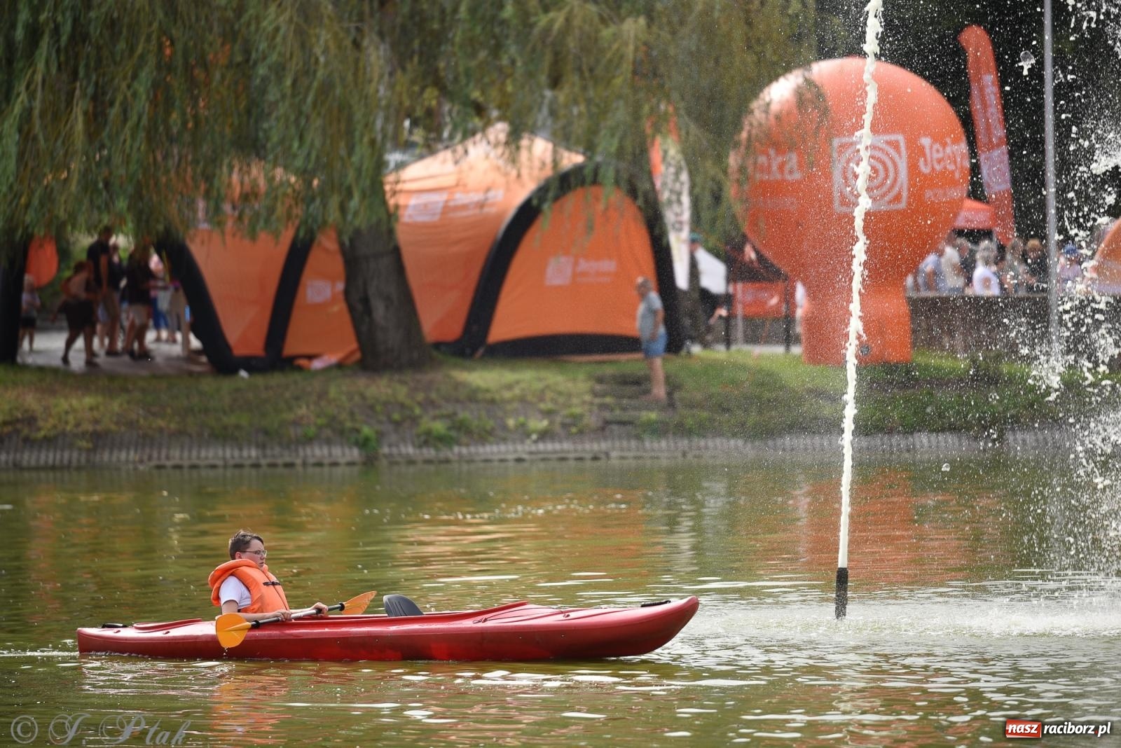 Zdjęcie w galerii na portalu naszraciborz.pl: Piknik Rodzinny Lato z Radiem w Parku im. Miasta Roth [FOTO] wiadomości z regionu