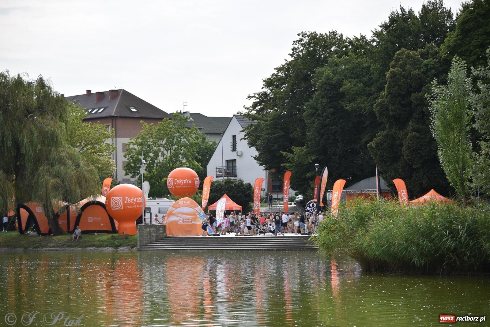 Zdjęcie w galerii na portalu naszraciborz.pl: Piknik Rodzinny Lato z Radiem w Parku im. Miasta Roth [FOTO] wiadomości z regionu