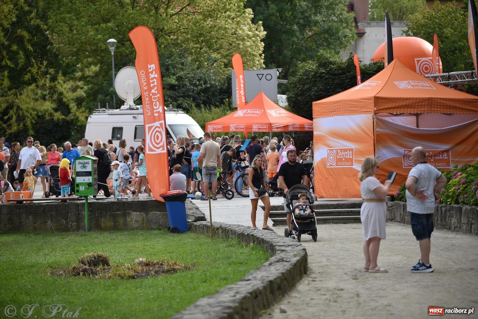 Zdjęcie w galerii na portalu naszraciborz.pl: Piknik Rodzinny Lato z Radiem w Parku im. Miasta Roth [FOTO] wiadomości z regionu