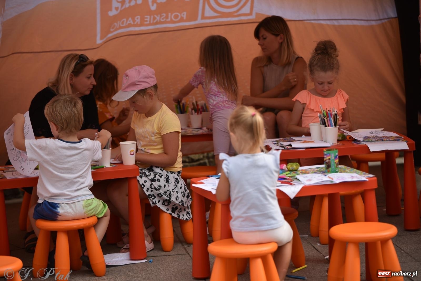Zdjęcie w galerii na portalu naszraciborz.pl: Piknik Rodzinny Lato z Radiem w Parku im. Miasta Roth [FOTO] wiadomości z regionu
