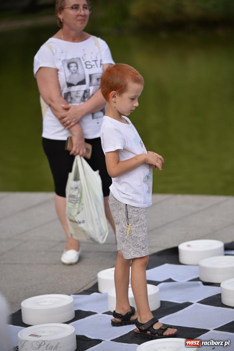 Zdjęcie w galerii na portalu naszraciborz.pl: Piknik Rodzinny Lato z Radiem w Parku im. Miasta Roth [FOTO] wiadomości z regionu