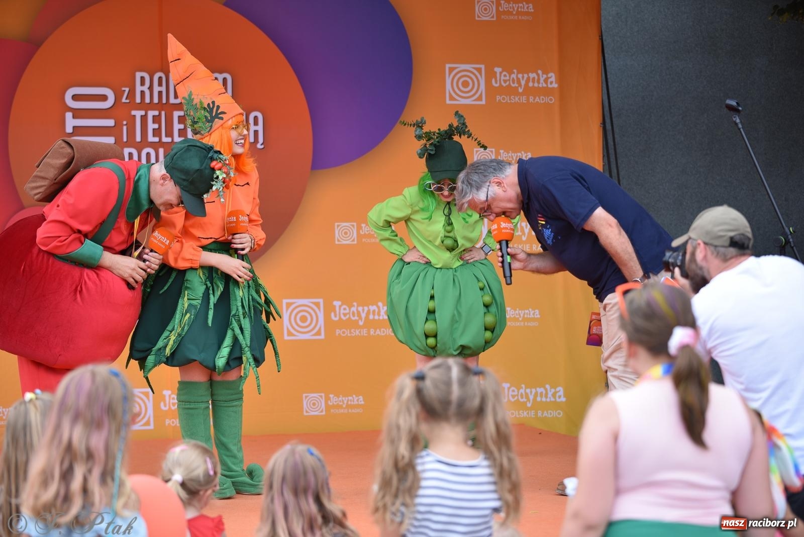 Zdjęcie w galerii na portalu naszraciborz.pl: Piknik Rodzinny Lato z Radiem w Parku im. Miasta Roth [FOTO] wiadomości z regionu