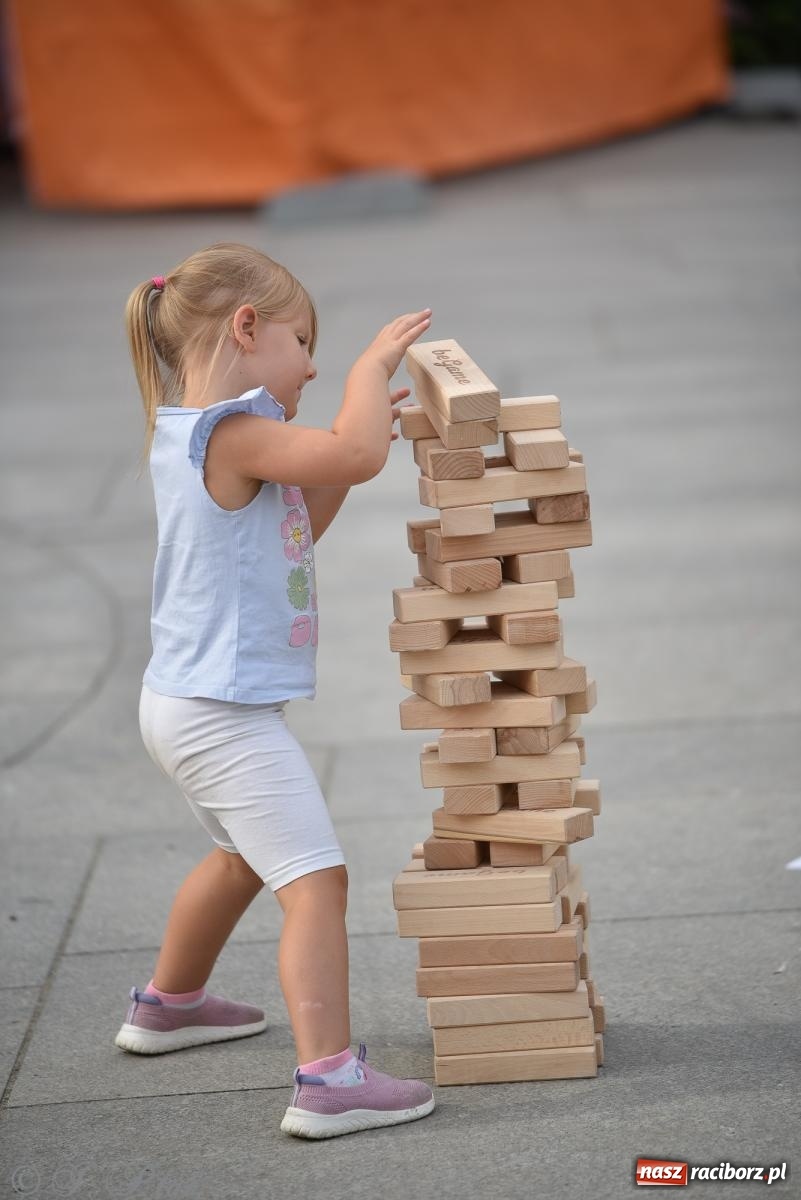 Zdjęcie w galerii na portalu naszraciborz.pl: Piknik Rodzinny Lato z Radiem w Parku im. Miasta Roth [FOTO] wiadomości z regionu