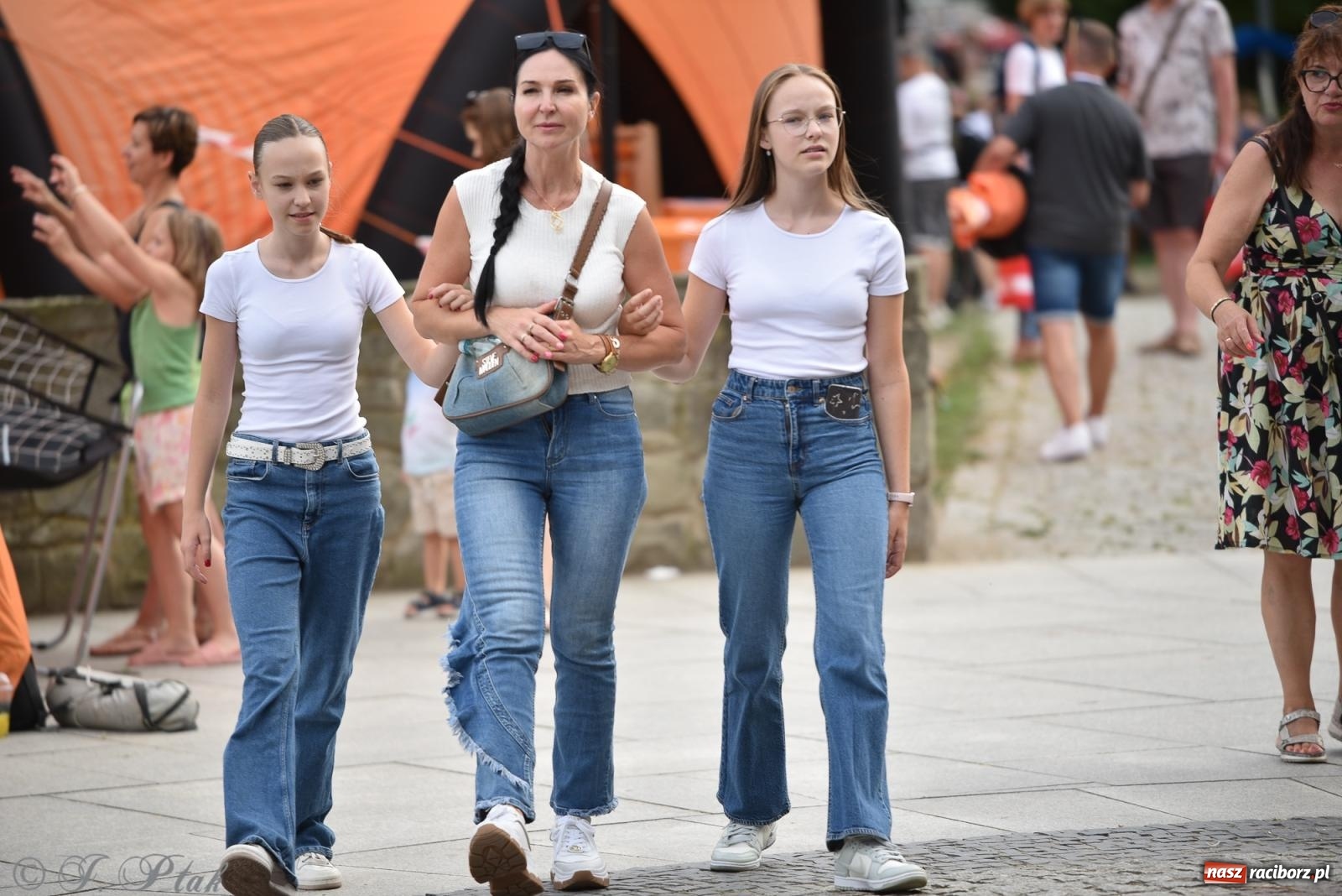 Zdjęcie w galerii na portalu naszraciborz.pl: Piknik Rodzinny Lato z Radiem w Parku im. Miasta Roth [FOTO] wiadomości z regionu