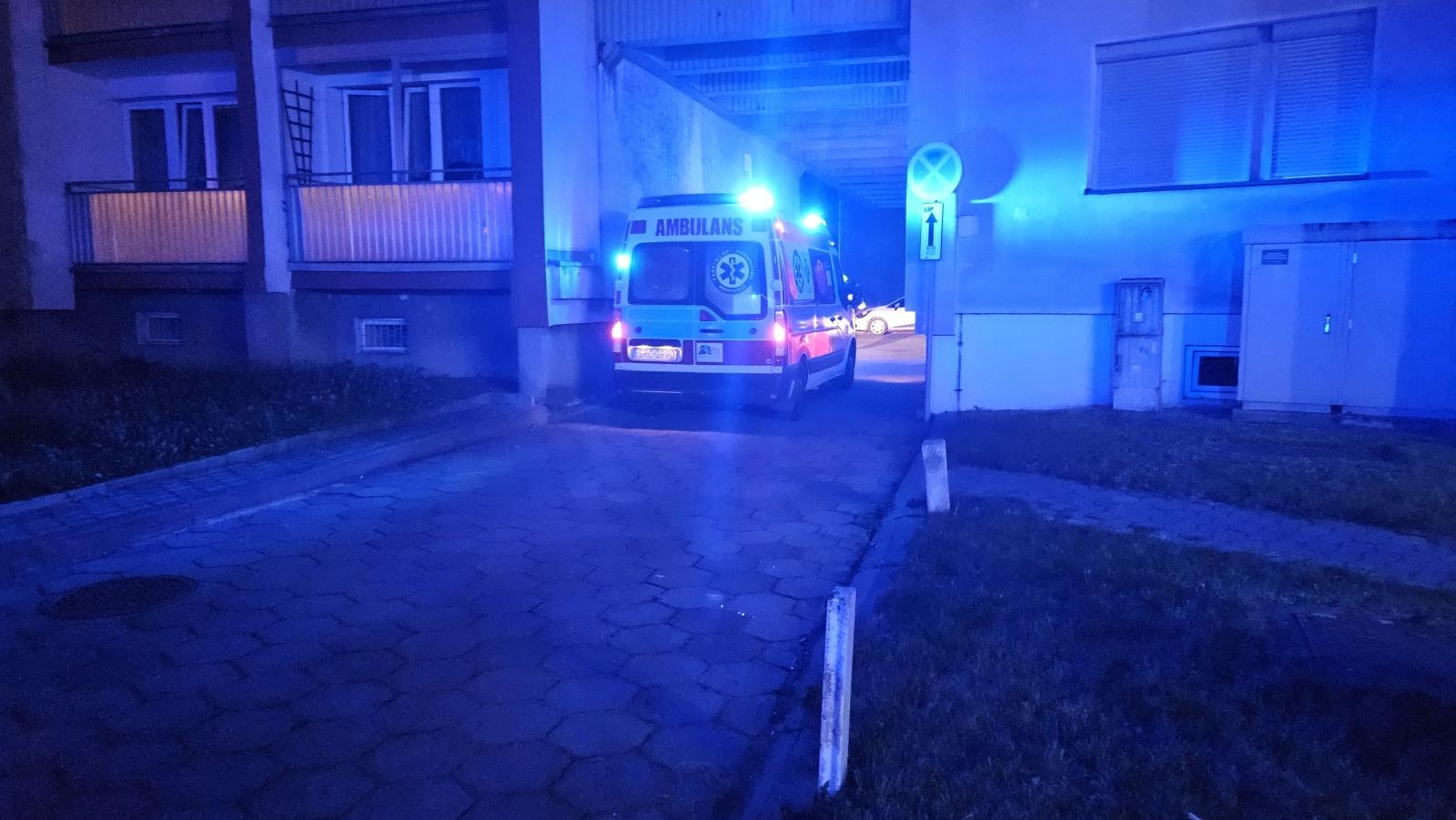 Zdjęcie w galerii na portalu naszraciborz.pl: Strażacka akcja na Pomnikowej. Mężczyzna uwięziony w windzie wiadomości z regionu