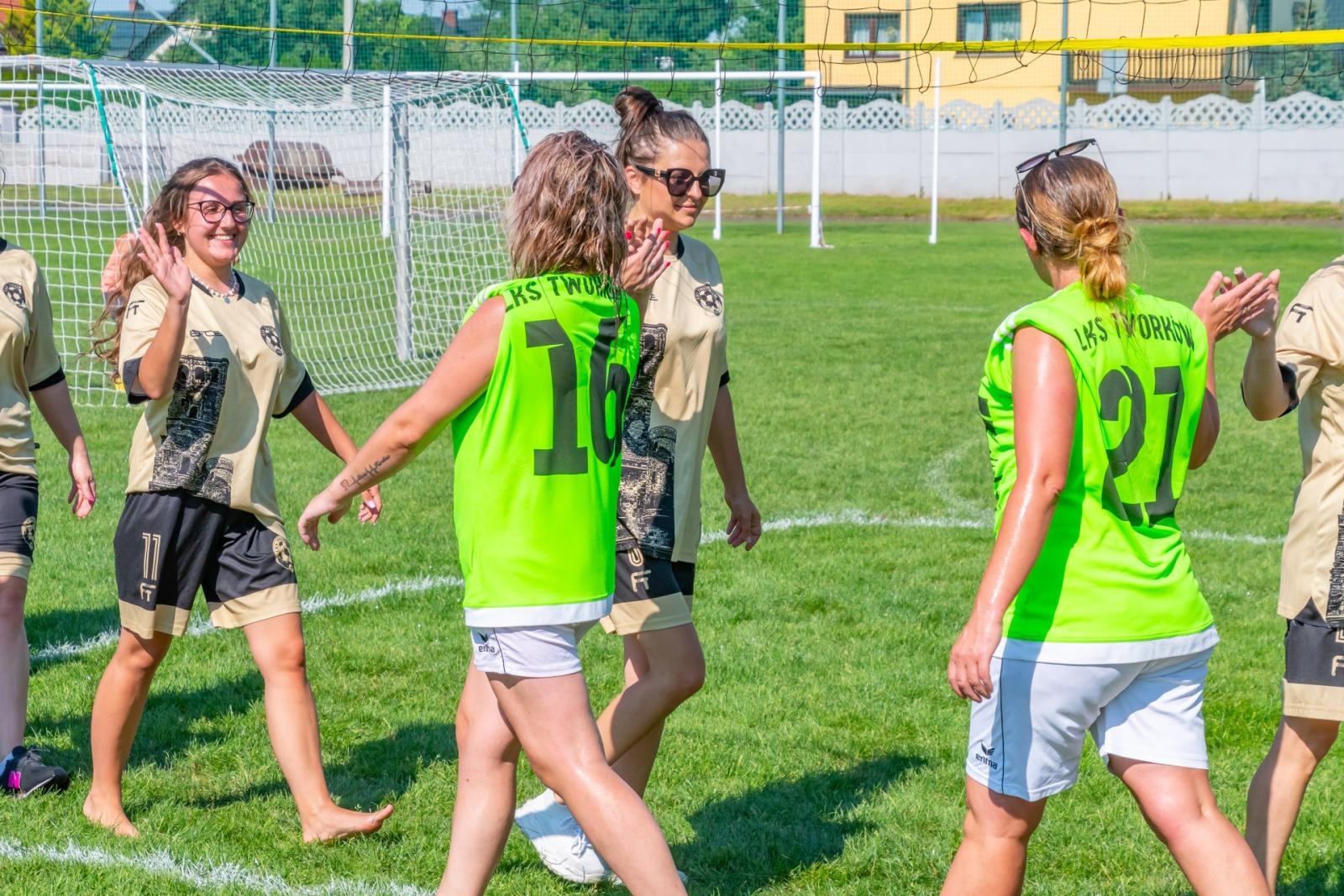 Zdjęcie w galerii na portalu naszraciborz.pl: Mamusie zagrały w siatkówkę o Puchar Sołtysa Tworkowa wiadomości z regionu